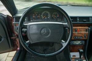 Image 30/50 of Mercedes-Benz 300 CE-24 (1991)