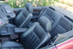 Image 21/50 of Mercedes-Benz E 220 (1994)