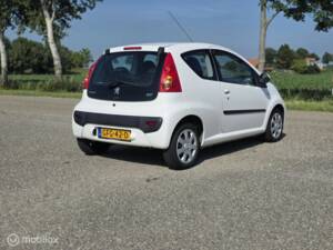 Image 7/32 of Peugeot 107 (2009)