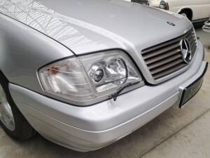 Image 46/50 of Mercedes-Benz SL 320 (1998)