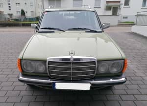 Image 2/22 de Mercedes-Benz 300 TD (1979)