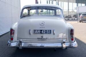 Image 4/8 of Mercedes-Benz 300 d (1961)