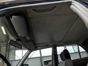 Immagine 17/40 di Mercedes-Benz 380 SE (1985)