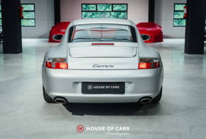 Image 8/24 of Porsche 911 Carrera (2004)