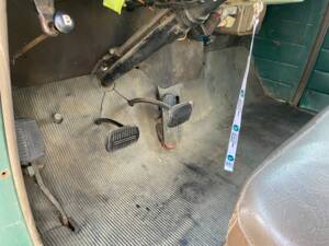Image 16/34 of Chevrolet 3100 Panel (1955)