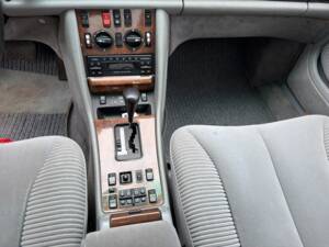Image 17/20 of Mercedes-Benz 560 SEL (1988)