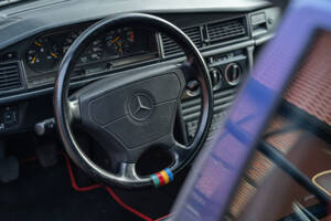Imagen 27/48 de Mercedes-Benz 190 E 2.3 (1992)