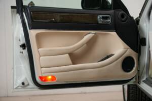 Image 25/50 of Jaguar XJR 4.0 (1995)