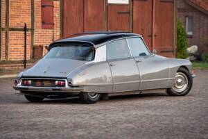 Image 15/44 of Citroën DS 21 (1968)