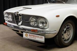 Image 2/98 de Alfa Romeo 2600 Sprint (1964)