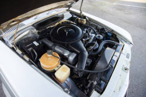 Image 22/39 of Mercedes-Benz 350 SLC (1972)