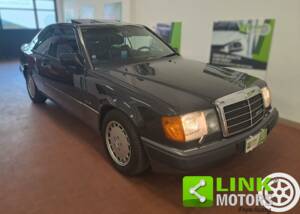Image 1/10 de Mercedes-Benz 300 CE-24 (1990)