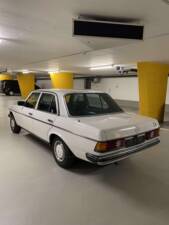 Image 3/7 of Mercedes-Benz 230 E (1981)