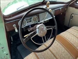Image 70/82 of Packard Deluxe (1950)