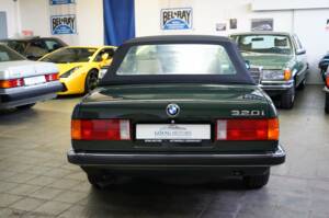 Afbeelding 13/25 van BMW 320i (1988)