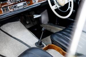 Afbeelding 60/62 van Mercedes-Benz 300 SE (1965)