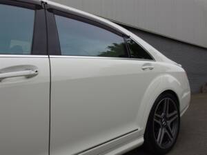 Image 32/99 of Mercedes-Benz S 65 AMG L (2006)
