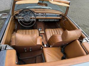 Immagine 32/50 di Mercedes-Benz 280 SL (1969)