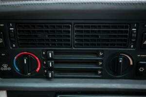 Bild 14/50 von BMW 635 CSi (1989)