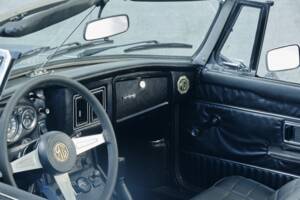 Image 28/50 of MG MGB (1976)