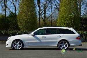 Image 9/50 of Mercedes-Benz E 500 T (2004)