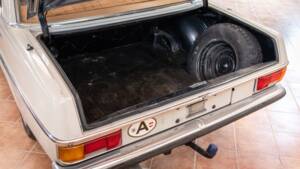 Afbeelding 6/19 van Mercedes-Benz 200 D (1968)