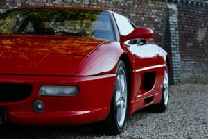 Image 22/50 de Ferrari F 355 Berlinetta (1996)