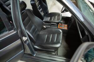 Image 14/23 de Mercedes-Benz 190 E 2.5-16 (1989)