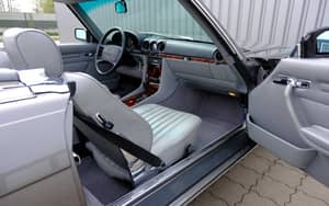 Image 79/96 of Mercedes-Benz 560 SL (1987)