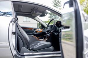 Image 13/36 of Mercedes-Benz CL 500 (2004)