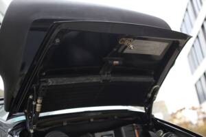 Image 16/43 of Porsche 911 Carrera 3.2 (1985)