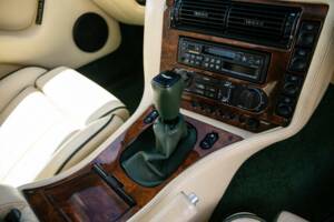 Bild 23/32 von Aston Martin V8 Coupé (1998)
