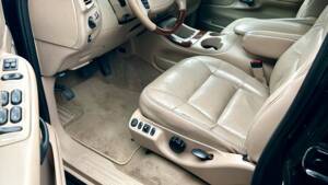 Bild 8/17 von Lincoln Navigator (1998)