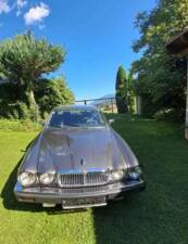 Image 2/4 de Jaguar XJ 12 (1988)