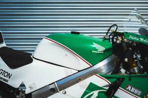 Image 25/50 of Honda VFR 750R RC 30 (1992)