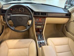 Bild 14/34 von Mercedes-Benz E 320 (1996)