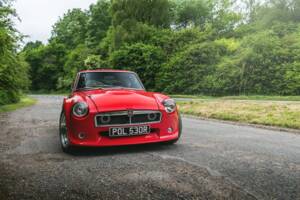 Image 14/50 of MG MGB GT V8 (1977)