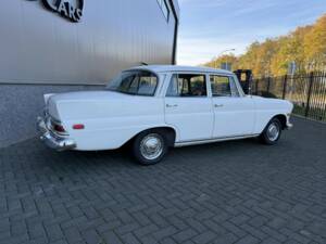 Bild 8/50 von Mercedes-Benz 230 (1968)