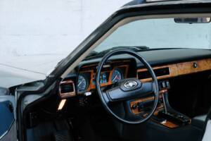 Image 14/47 of Jaguar XJ-SC 5.3 (1987)