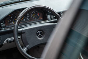 Image 23/66 of Mercedes-Benz 200 TE (1989)