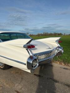Image 29/56 of Cadillac Sedan DeVille (1959)