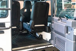 Immagine 19/30 di Land Rover Defender 90 Works V8 (2012)