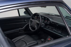 Image 23/24 of Porsche 911 Carrera (1993)