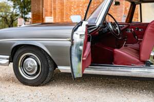 Image 44/86 of Mercedes-Benz 300 SE (1965)