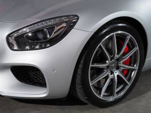 Image 7/49 of Mercedes-AMG GT-S (2015)