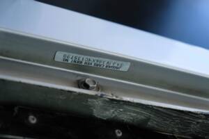 Image 33/47 of Jaguar XJ-SC 5.3 (1987)