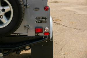 Image 40/50 of Land Rover Defender 90 "50th Anniversary" (1998)