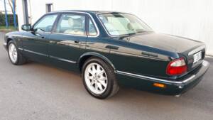 Image 2/11 of Jaguar XJ 8 4.0 Executive (1998)