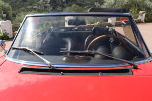 Image 24/87 of Alfa Romeo Spider Veloce (1984)