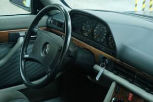 Bild 26/50 von Mercedes-Benz 300 SE (1990)